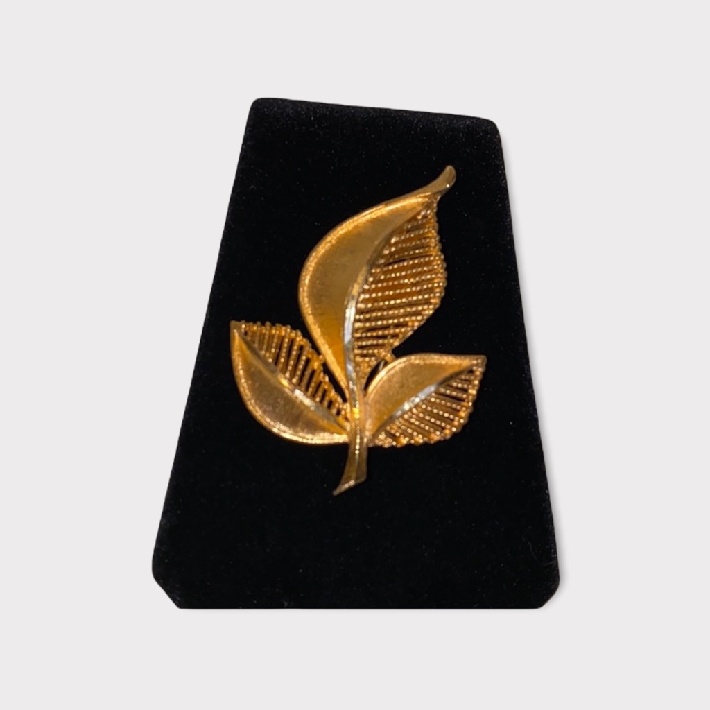 Vintage Bsk Leaf Brooch 9$